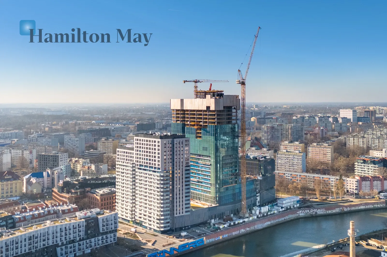 Region: Stare Miasto Distance to centre: 0.91 km Level: 11 Price: 2839450 PLN Bedrooms: 3 - slider