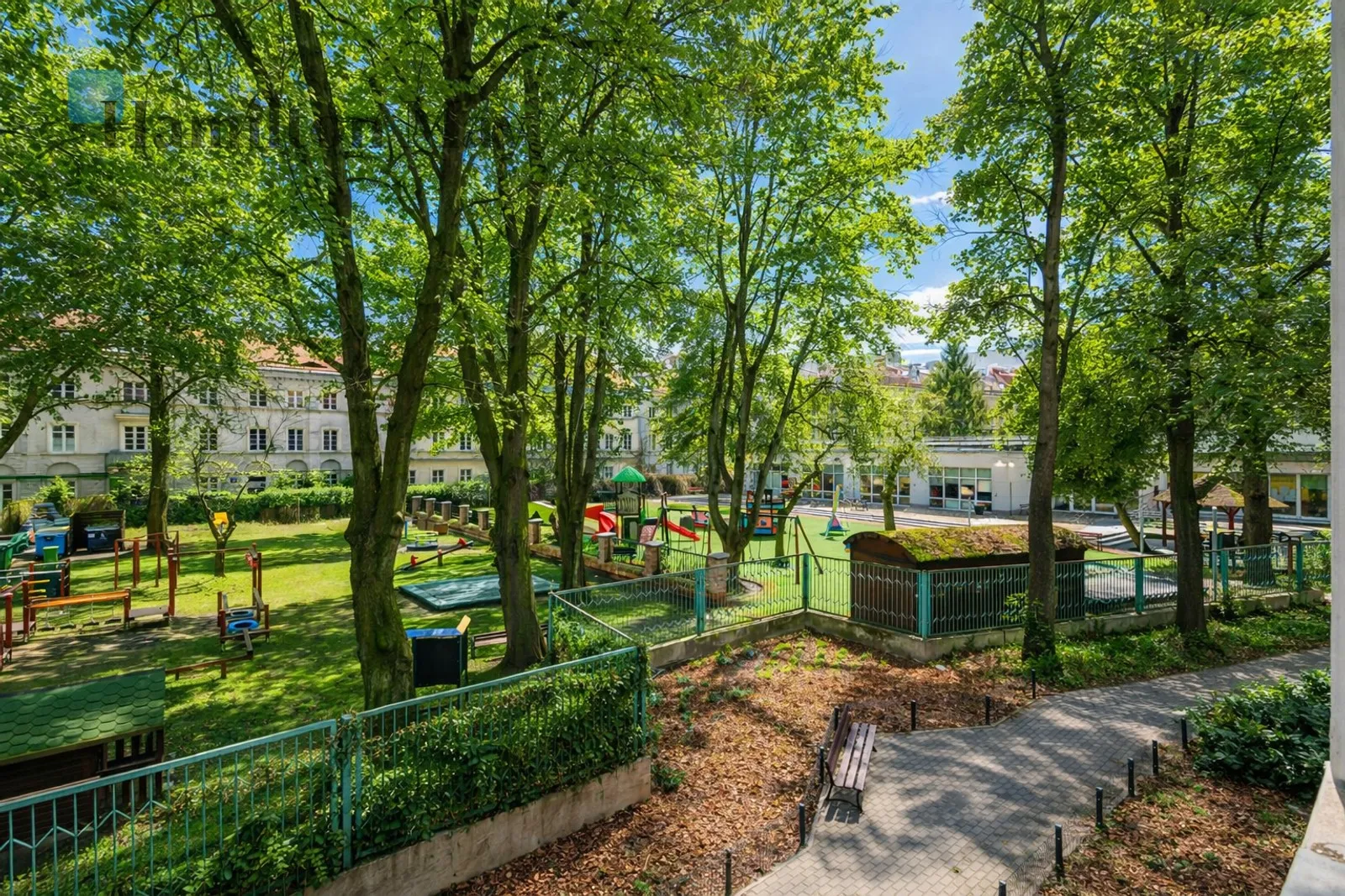 Street: Mariensztat Region: Śródmieście Distance to centre: 1.87 km Level: 1 Price: 540000 PLN Bedrooms: 1 Bathrooms: 1 - slider