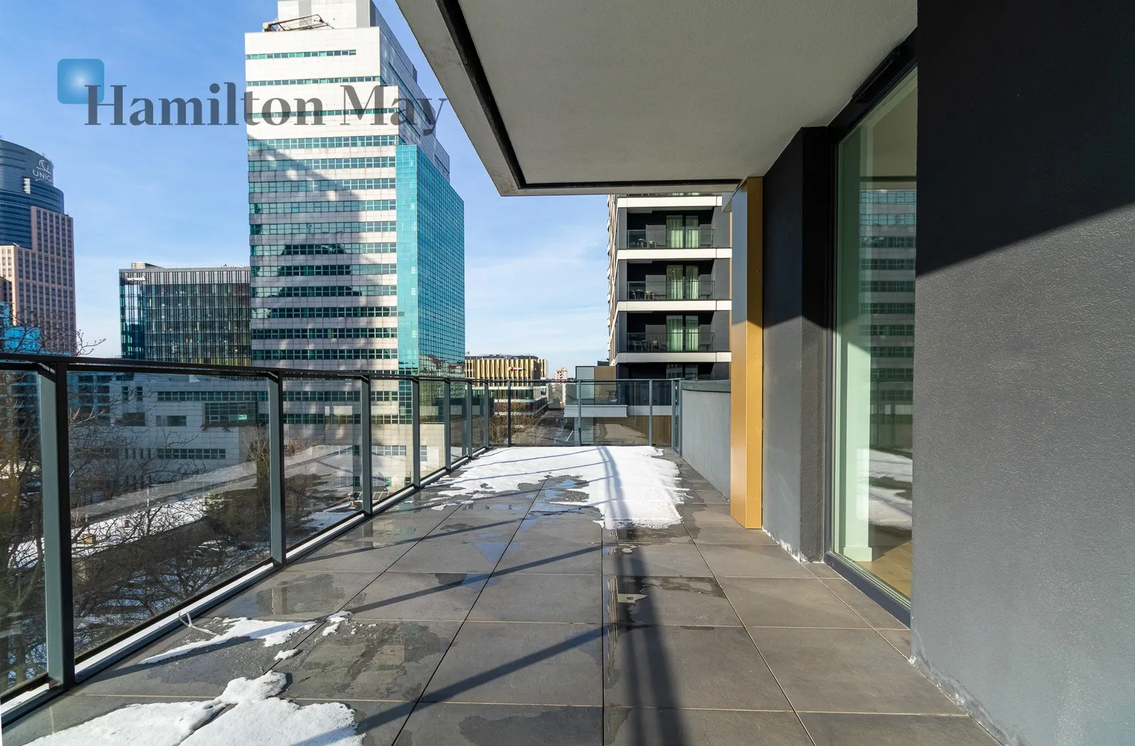 Apartment | 42.26 m2 | Close to the Center | High floor in Unique Tower - slider