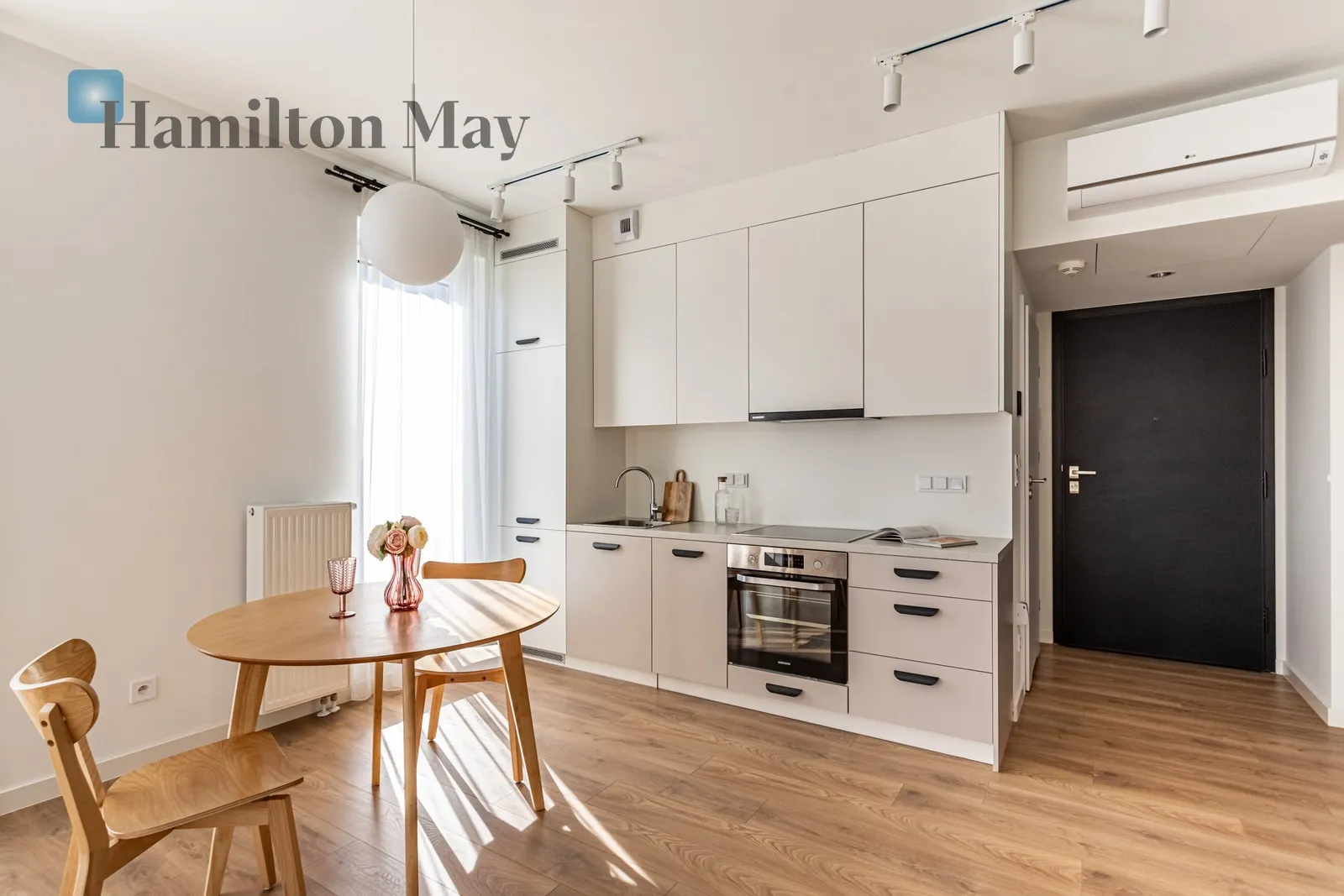 Studio | 39.71 m2 | Close to the Center | High floor in Unique Tower - slider