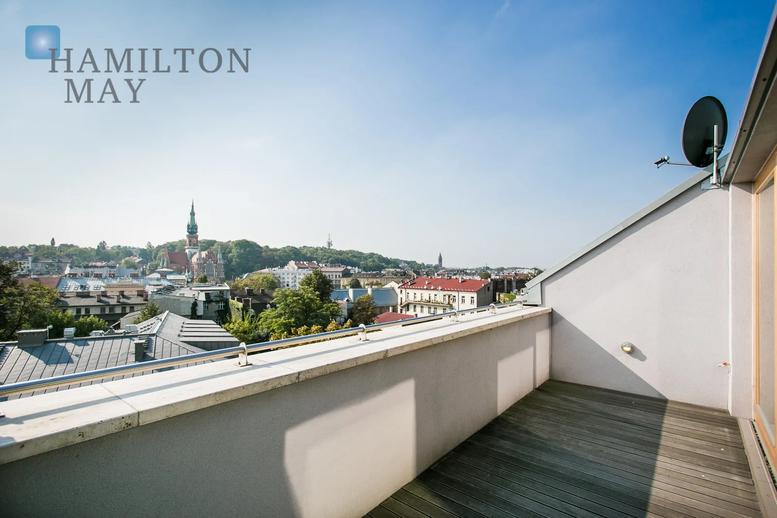 Luxurious, three bedroom apartment with a view over Vistula