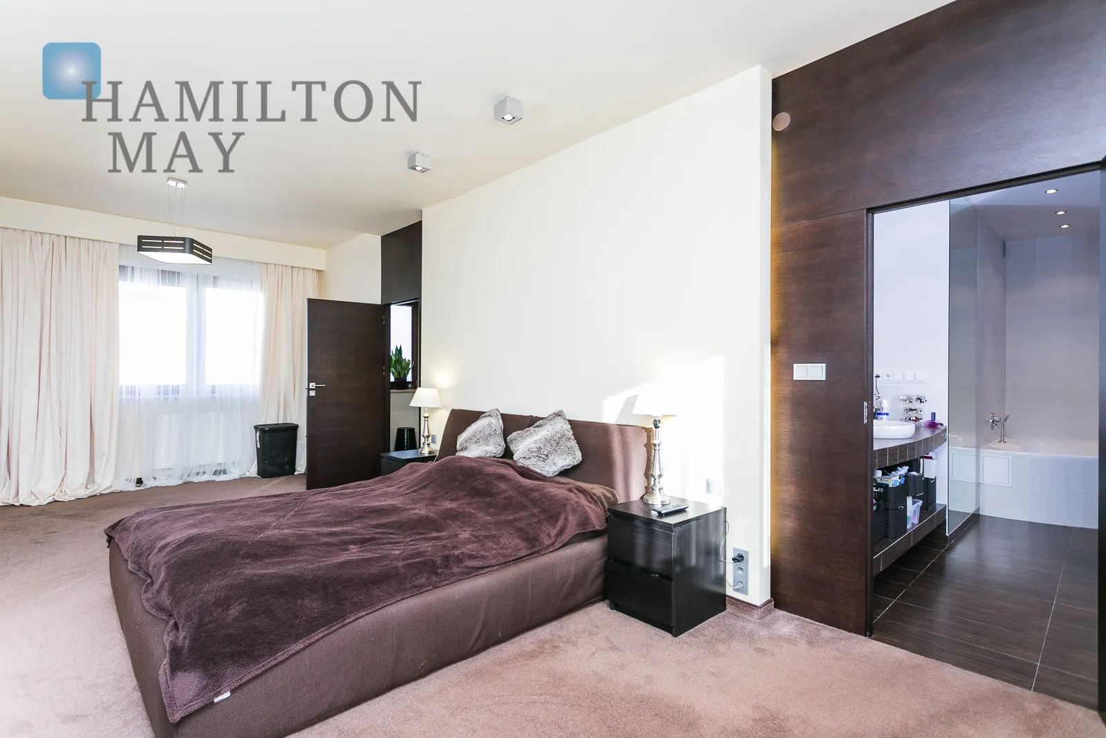 Atrakcyjny dom w zabudowie bliźniaczej na zamkniętym osiedlu na Wilanowie - slider