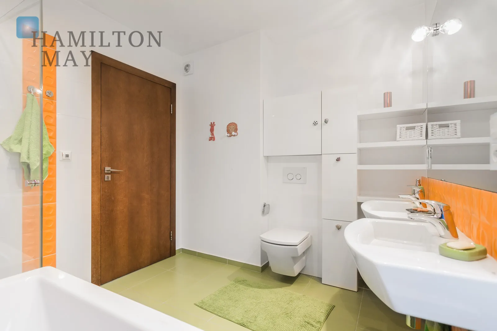 Просторий будинок з гарною ділянкою та сучасним закритим житловим комплексом на півночі Кракова | Маслом'янца - slider