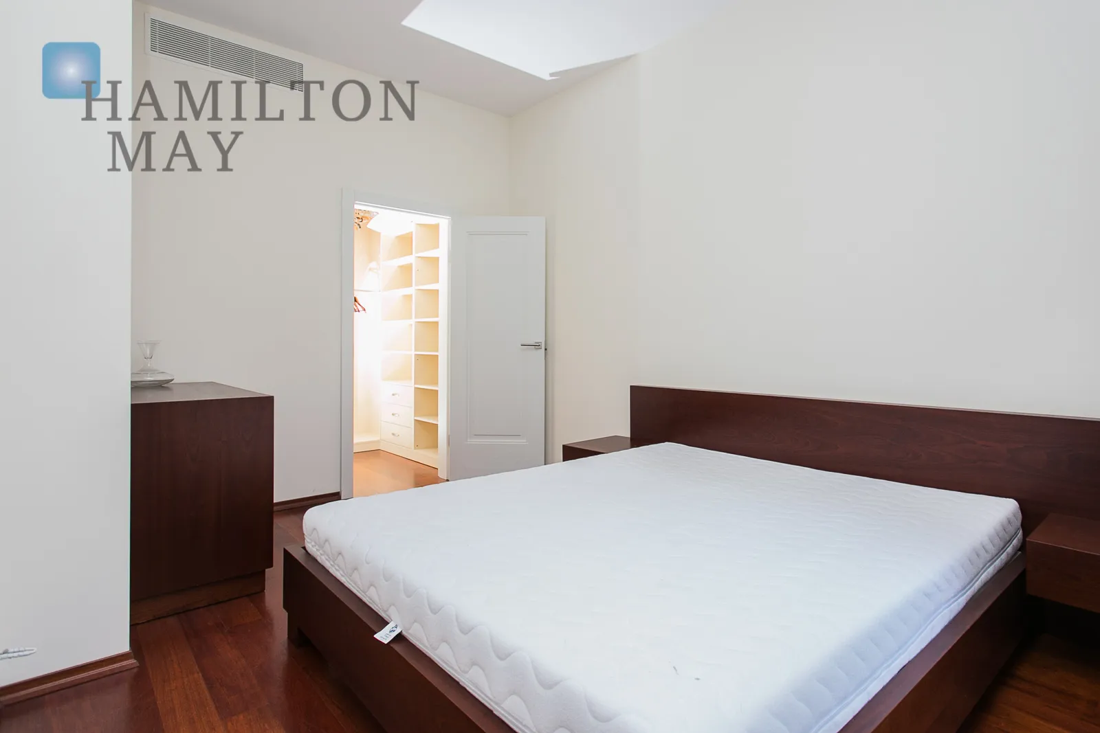 Luksusowe, ciche, dwupokojowe mieszkanie w apartamentowcu obok pl. Konstytucji - slider