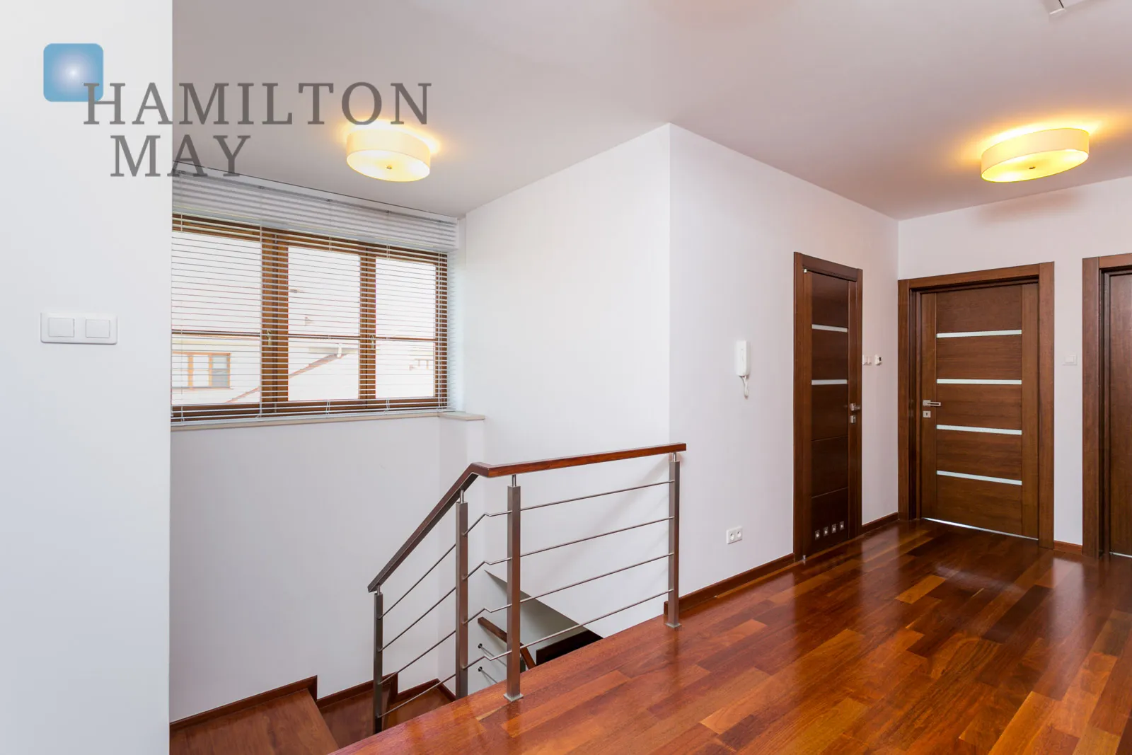 Distance to centre: 15.15 km Level: -9 Price: 5500000 PLN Bedrooms: 5 - slider