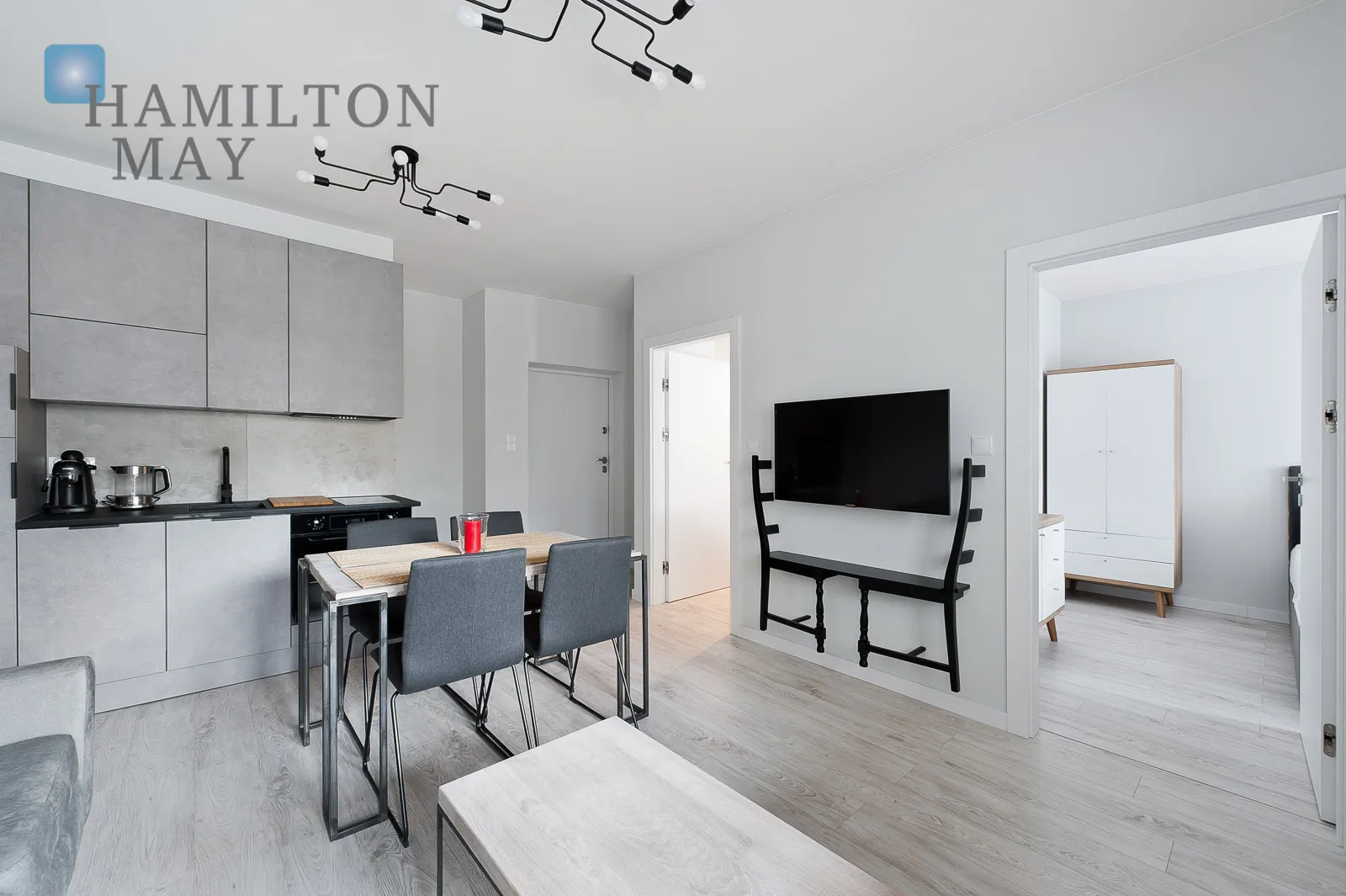 A modern apartment in the prestigious Ludwinów development on the Vistula Boulevards - slider