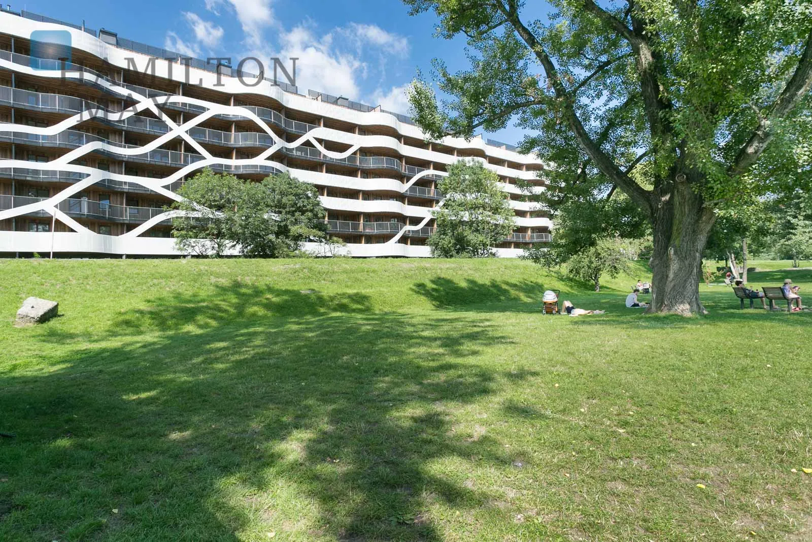 An elegant apartment with a view of the Vistula River in the Pianissimo building - slider