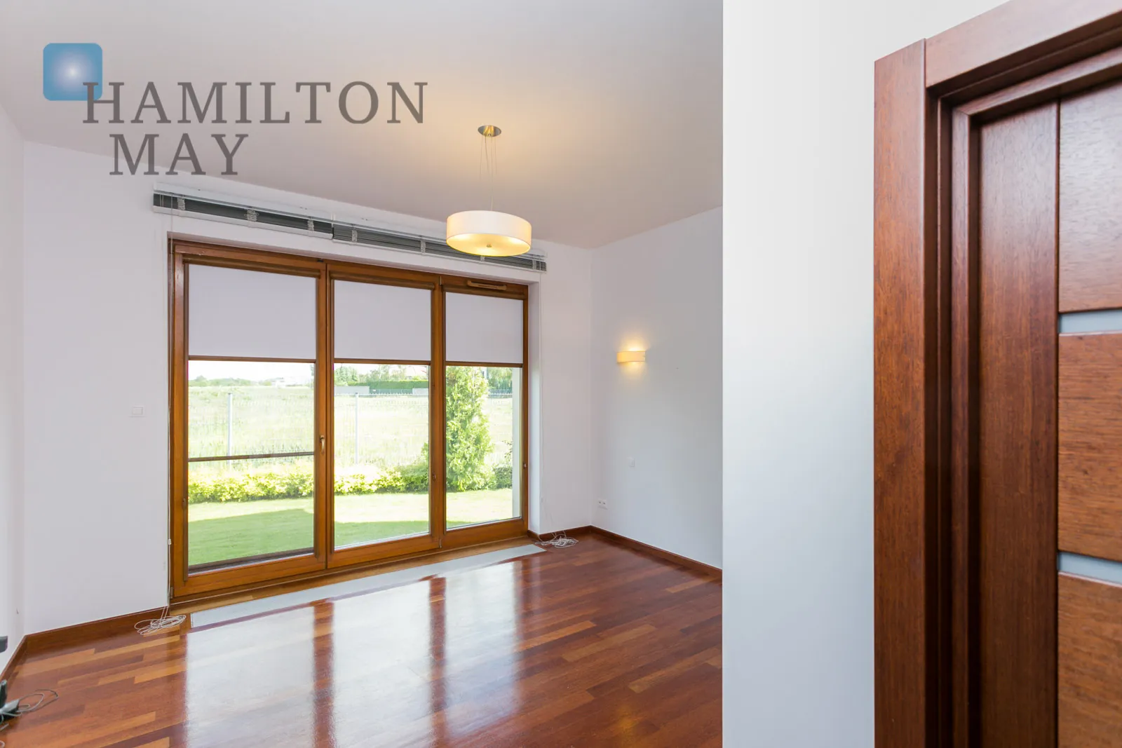 City: Bielawa Street: Aleja Lema Region: Bielawa Distance to centre: 15.15 km Level: -9 Price: 5500000 PLN Bedrooms: 5 - slider