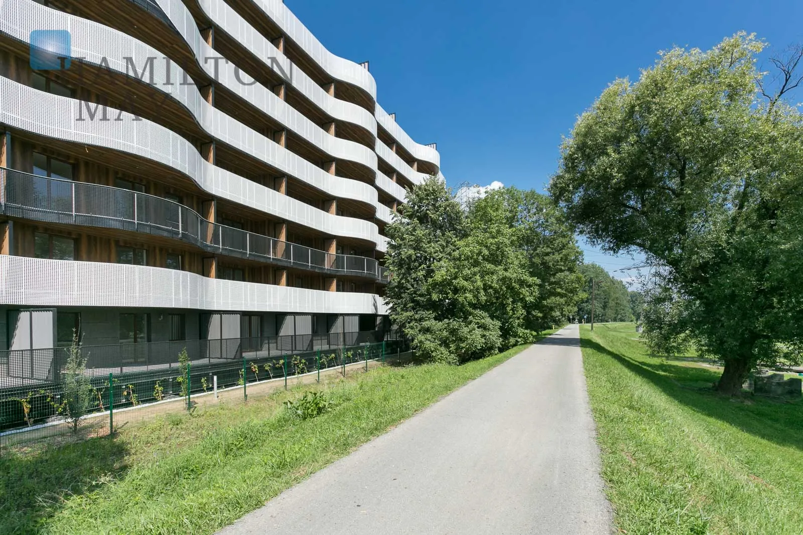 An elegant apartment with a view of the Vistula River in the Pianissimo building - slider