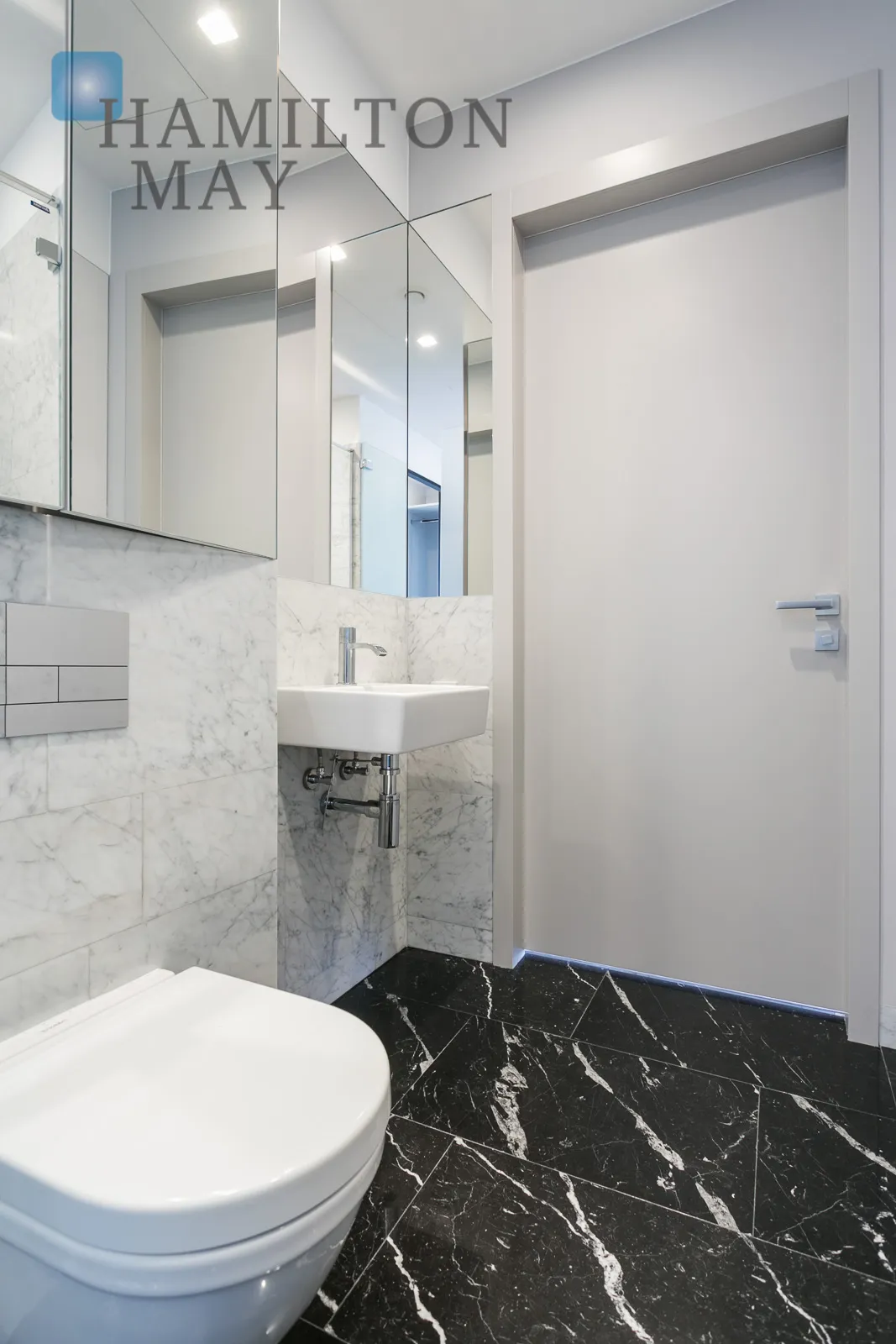 Dwupokojowy apartament w Cosmopolitan Tower z widokiem na pl. Grzybowski - slider