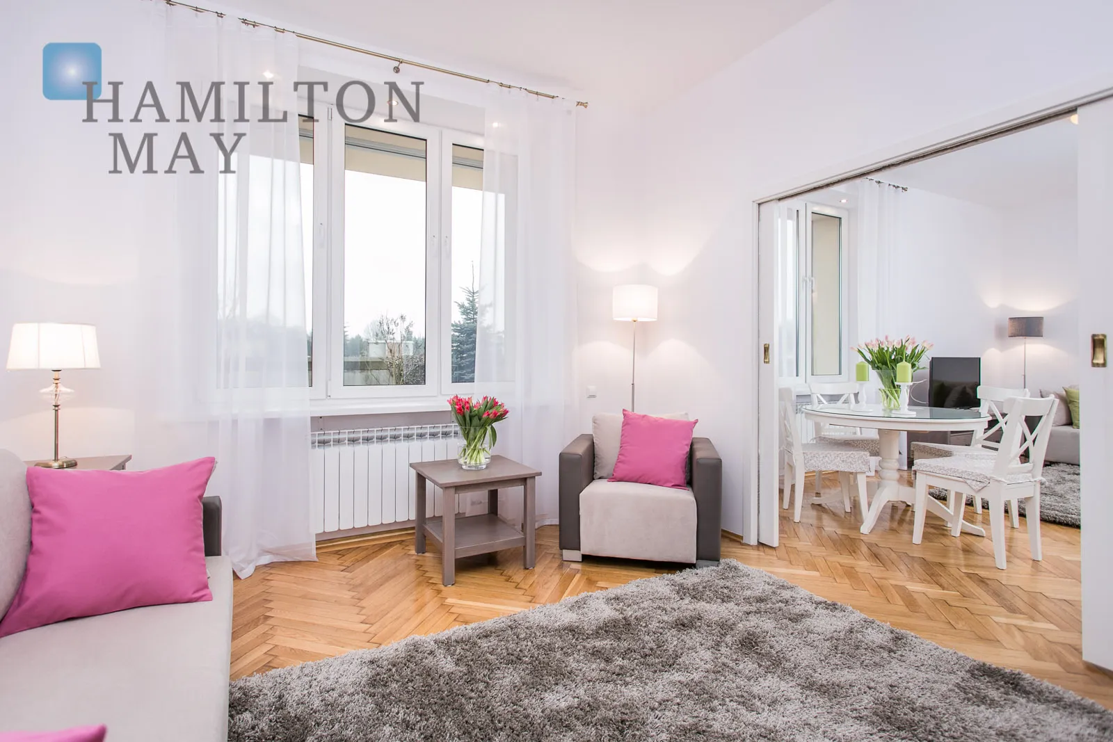 A 2-room apartment with a separate kitchen and a balcony in a great location by the Vistula River. - slider