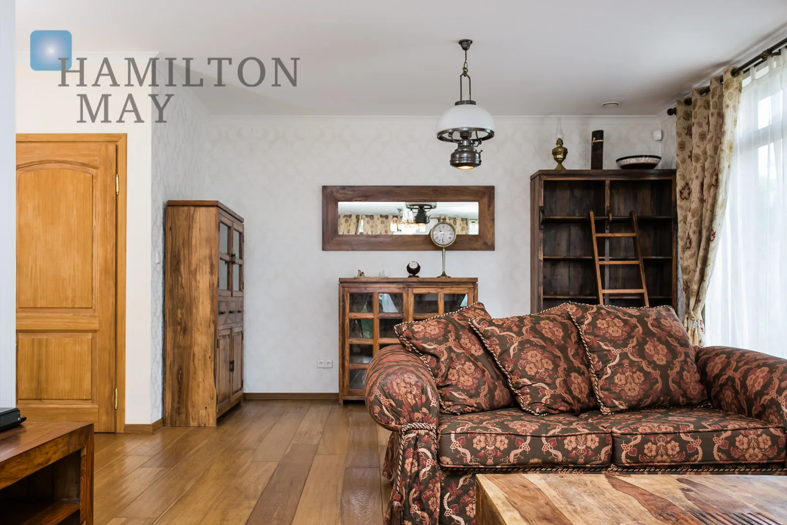 Street: Parkowe Wzgórze Region: Mogilany Distance to centre: 13.82 km Price: 2670000 PLN Bedrooms: 3 Bathrooms: 2 Plot size: 600m2 - slider