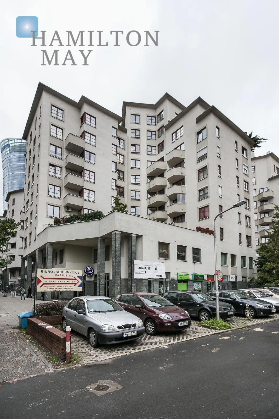 Unique apartment right by the Europejski Square - slider