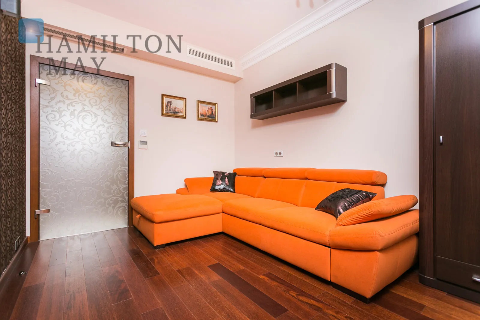 Luxurious and modern 3-bedroom apartment with a garage space in the center of Krakow, Residence Pod Złotym Globem - slider