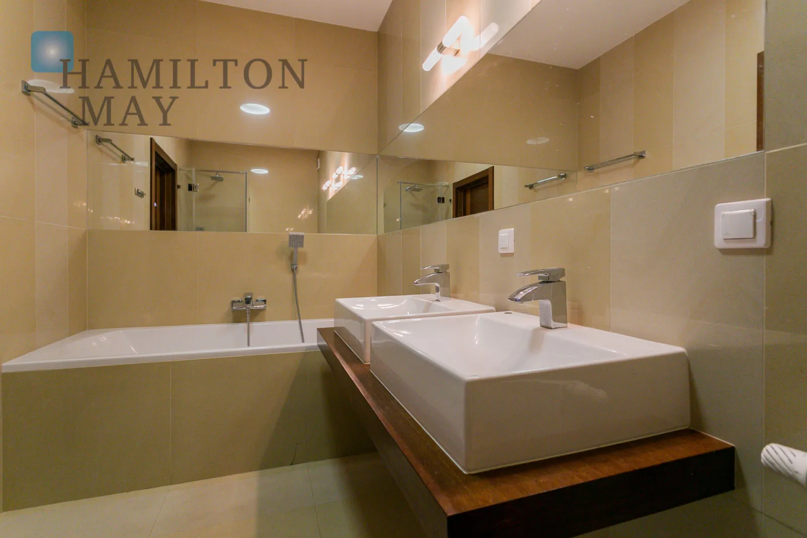 Region: Bielawa Distance to centre: 15.15 km Level: -9 Price: 5500000 PLN Bedrooms: 5 - slider