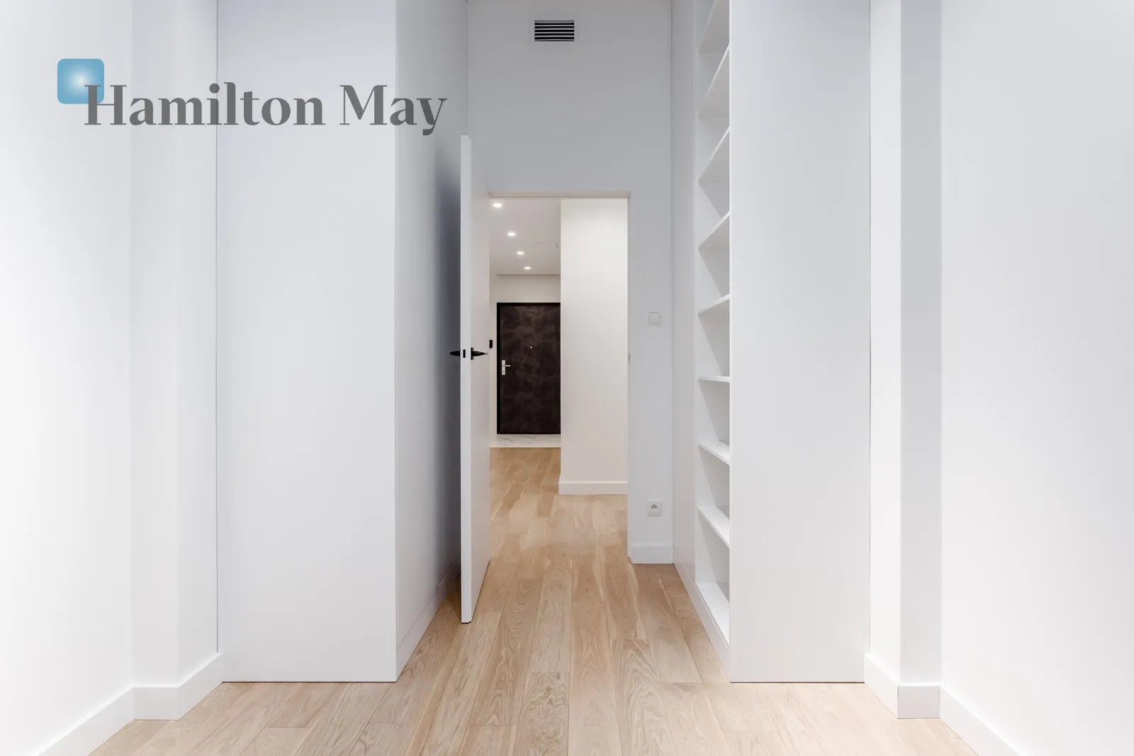 Distance to centre: 1.45 km Level: 4 Price: 13665 PLN Bedrooms: 2 Bathrooms: 2 - slider