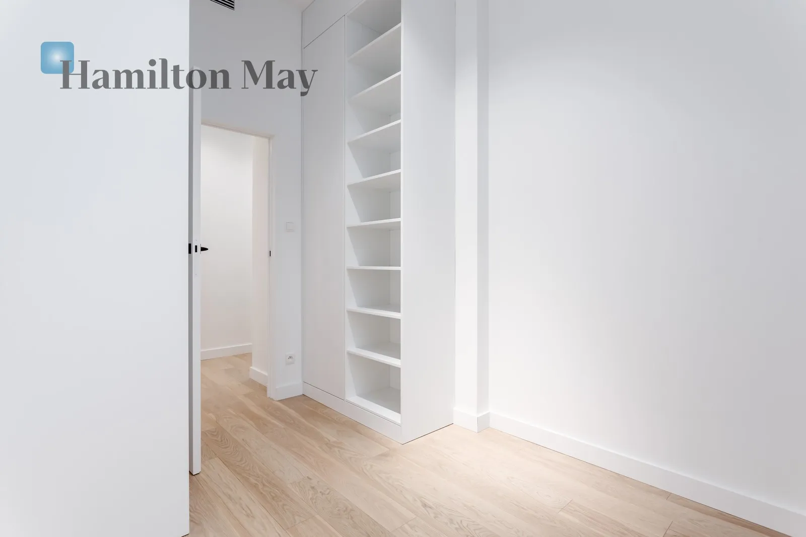 Subregion: Powiśle Distance to centre: 1.45 km Level: 4 Price: 13665 PLN Bedrooms: 2 - slider