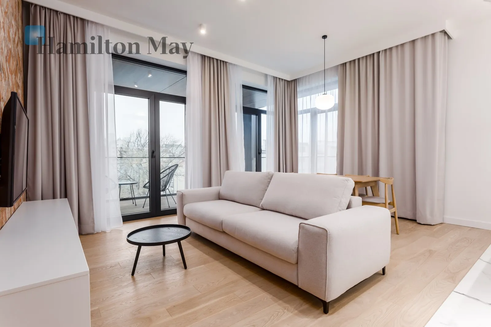 Distance to centre: 1.45 km Level: 4 Price: 13665 PLN Bedrooms: 2 Bathrooms: 2 Size: 71m2 - slider