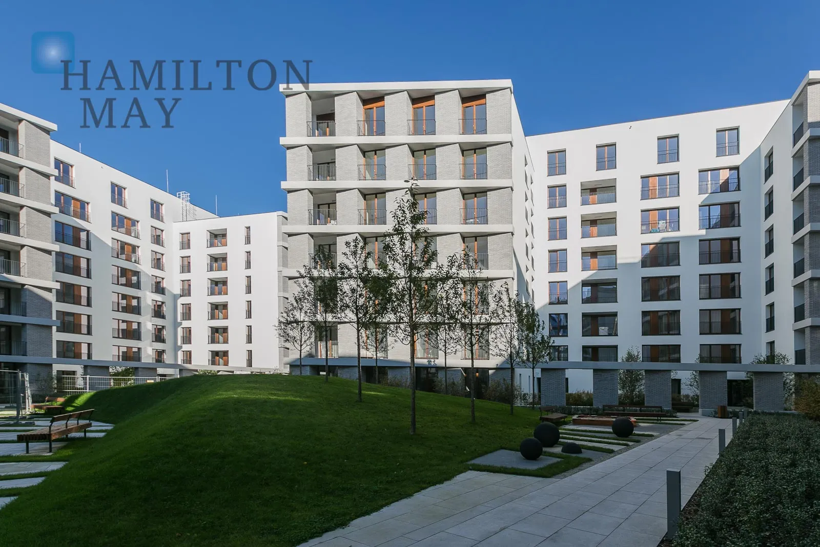 Продається простора квартира з балконом в Мокотові - slider