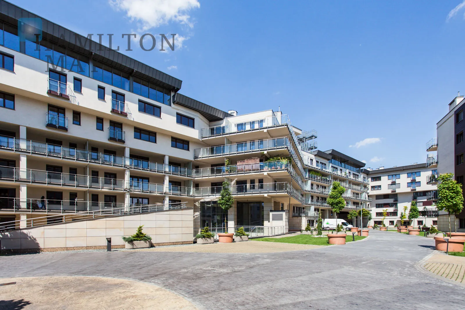 A modern apartment with a terrace in the prestigious Ludwinów development on the Vistula Boulevards - slider