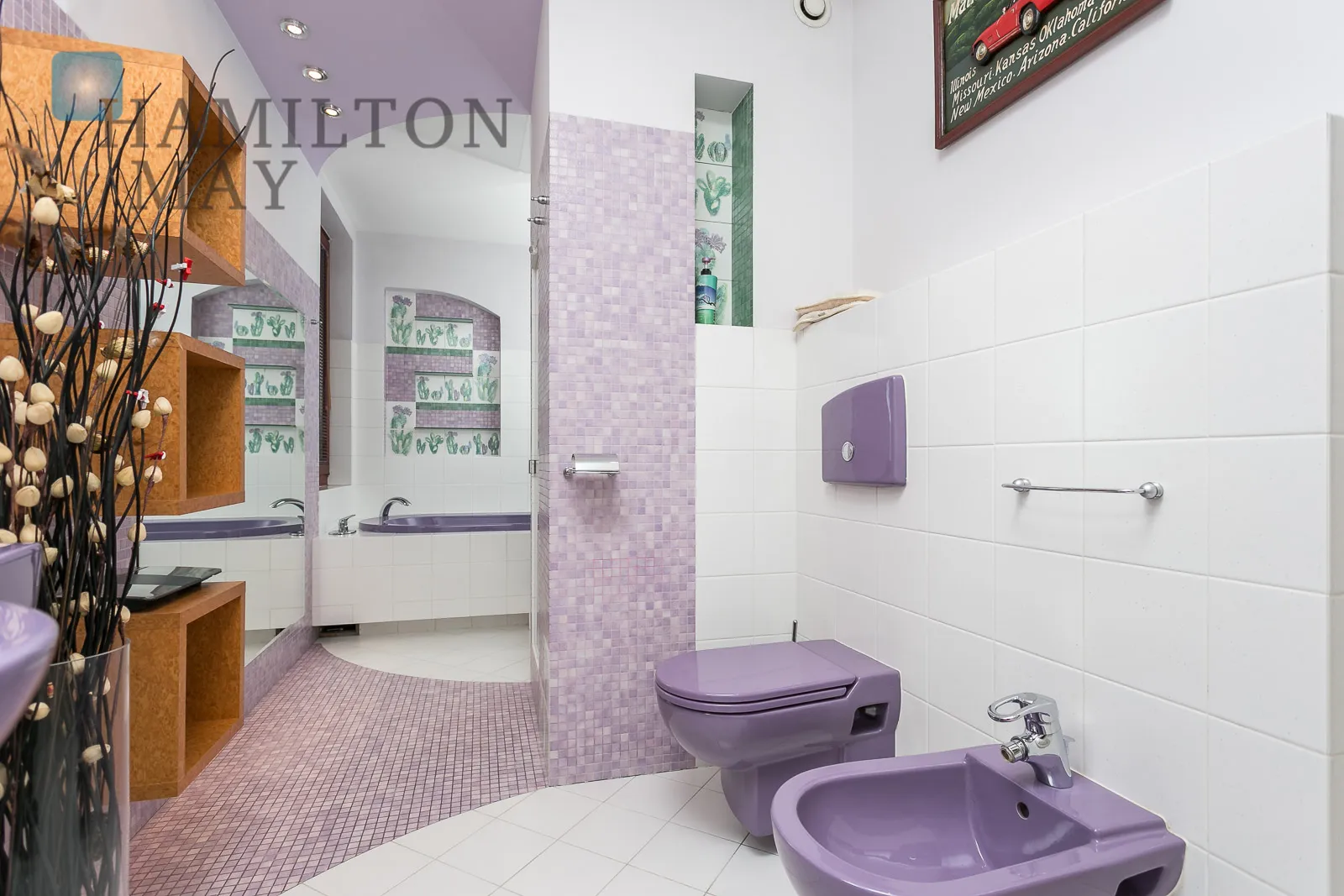 Unique apartment right by the Europejski Square - slider