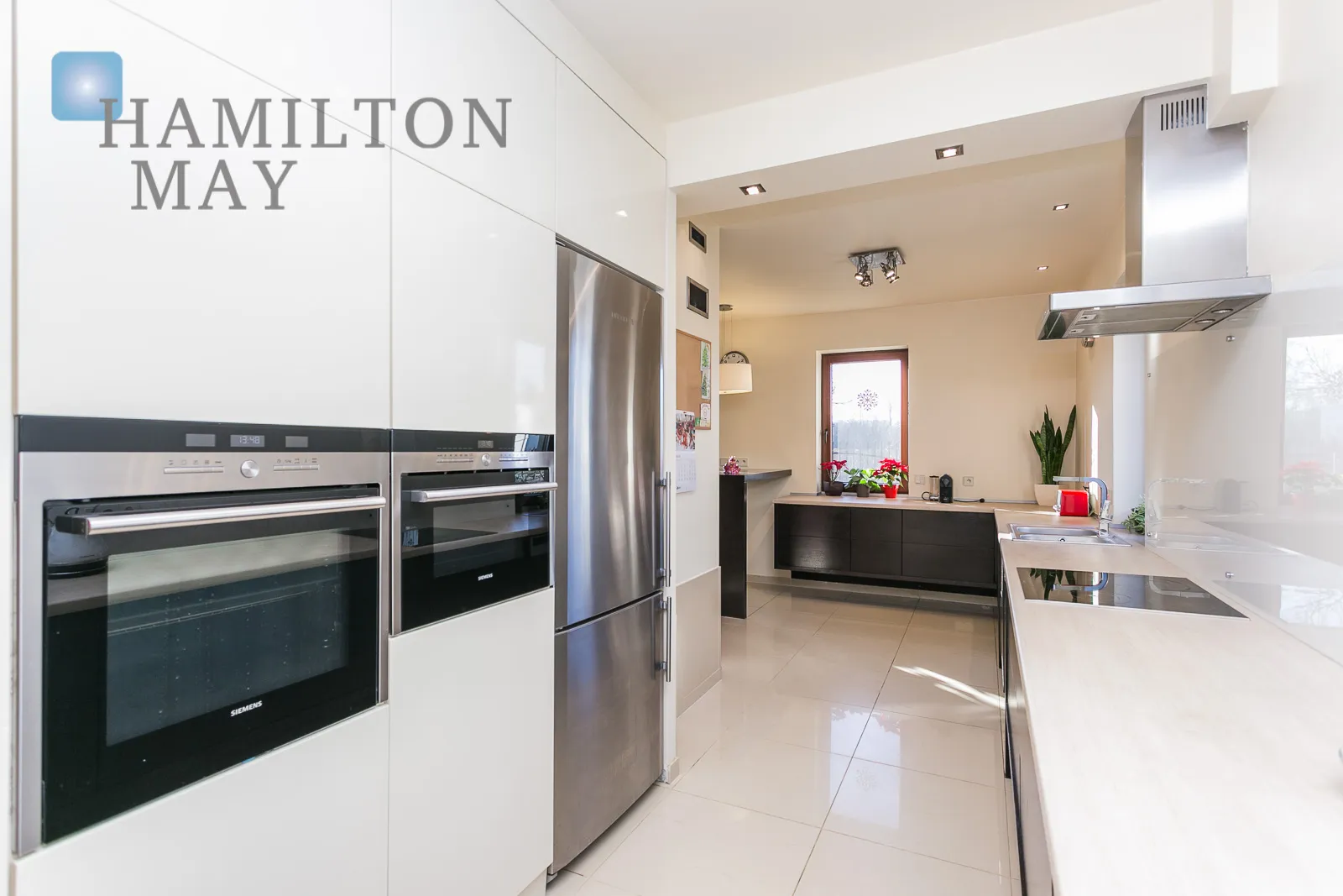 Atrakcyjny dom w zabudowie bliźniaczej na zamkniętym osiedlu na Wilanowie - slider