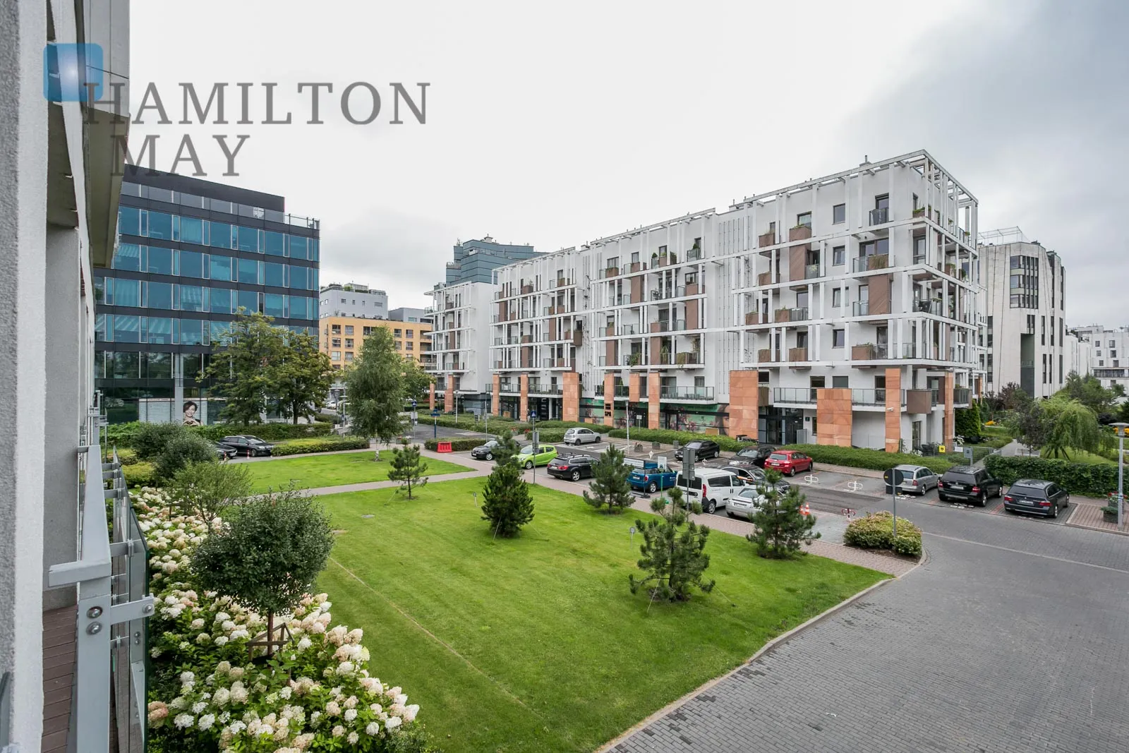 A bright, three-room apartment in the prestigious Eko Park development - slider