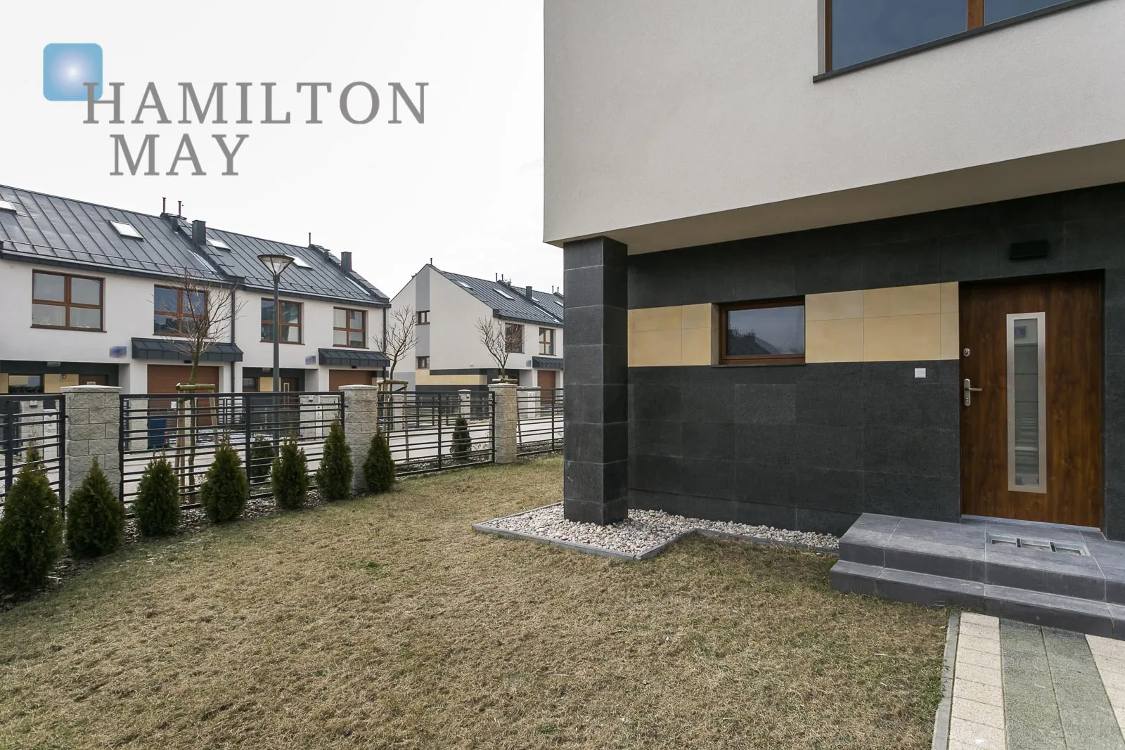 A beautiful, modern house in the Kapriola estate, right next to Miasteczko Wilanów - slider