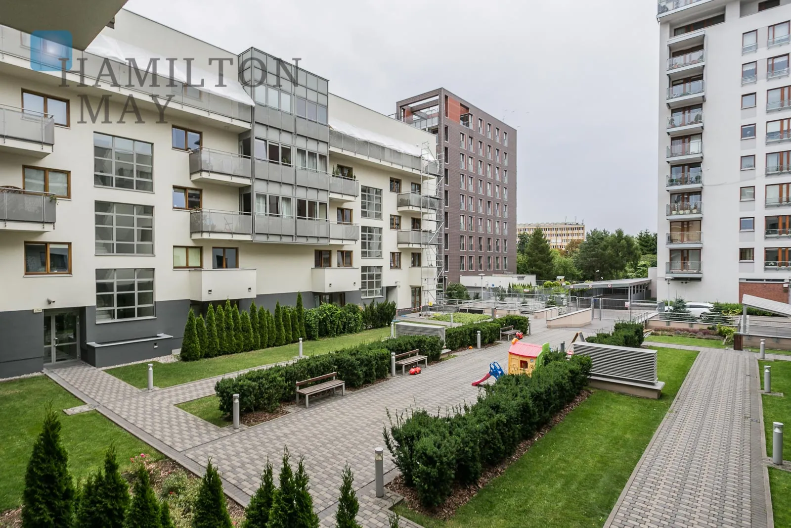 A quiet apartment in the Eko-Park development in Mokotów - slider