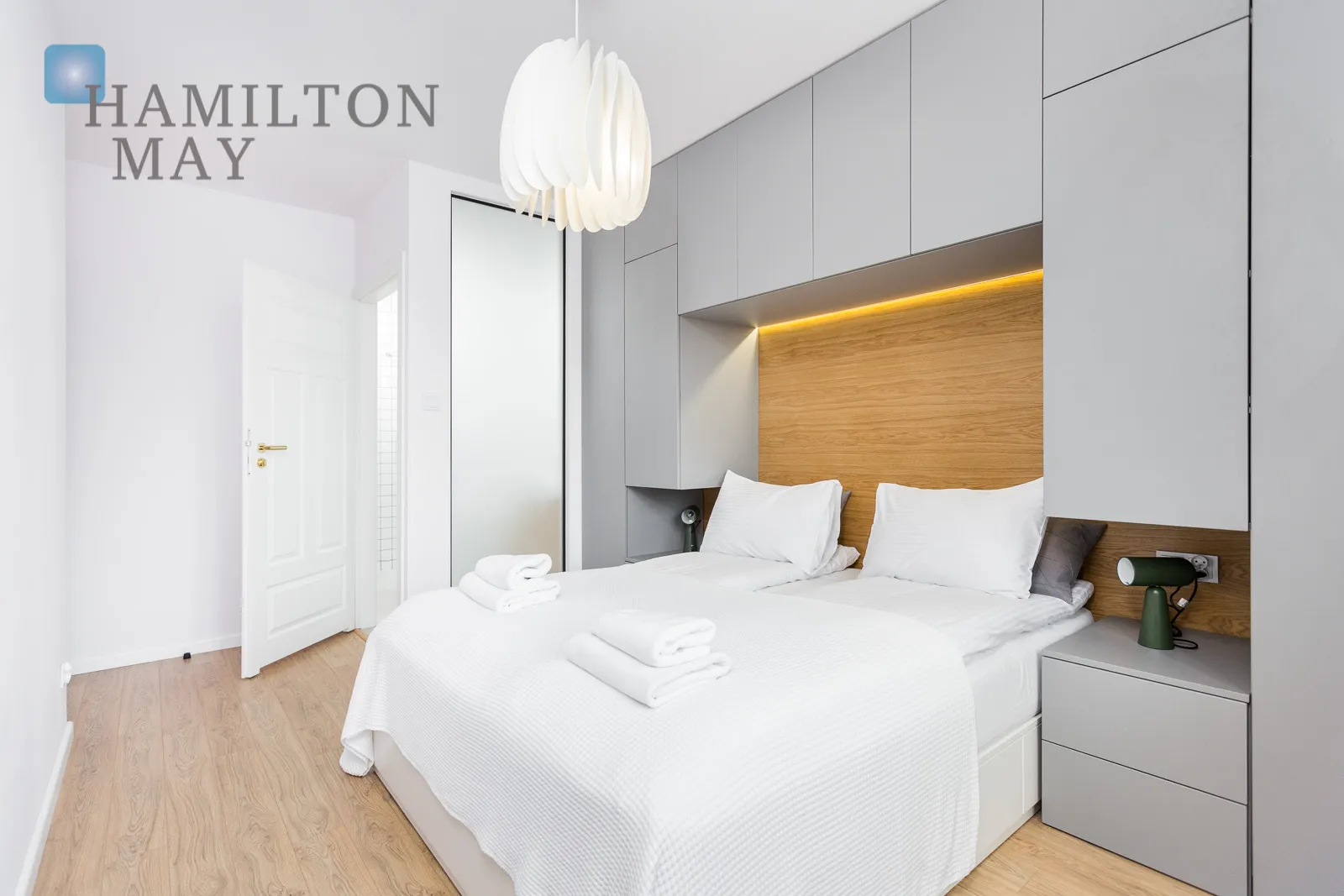 Exclusive, two-story apartment with a dressing room and two bathrooms - slider