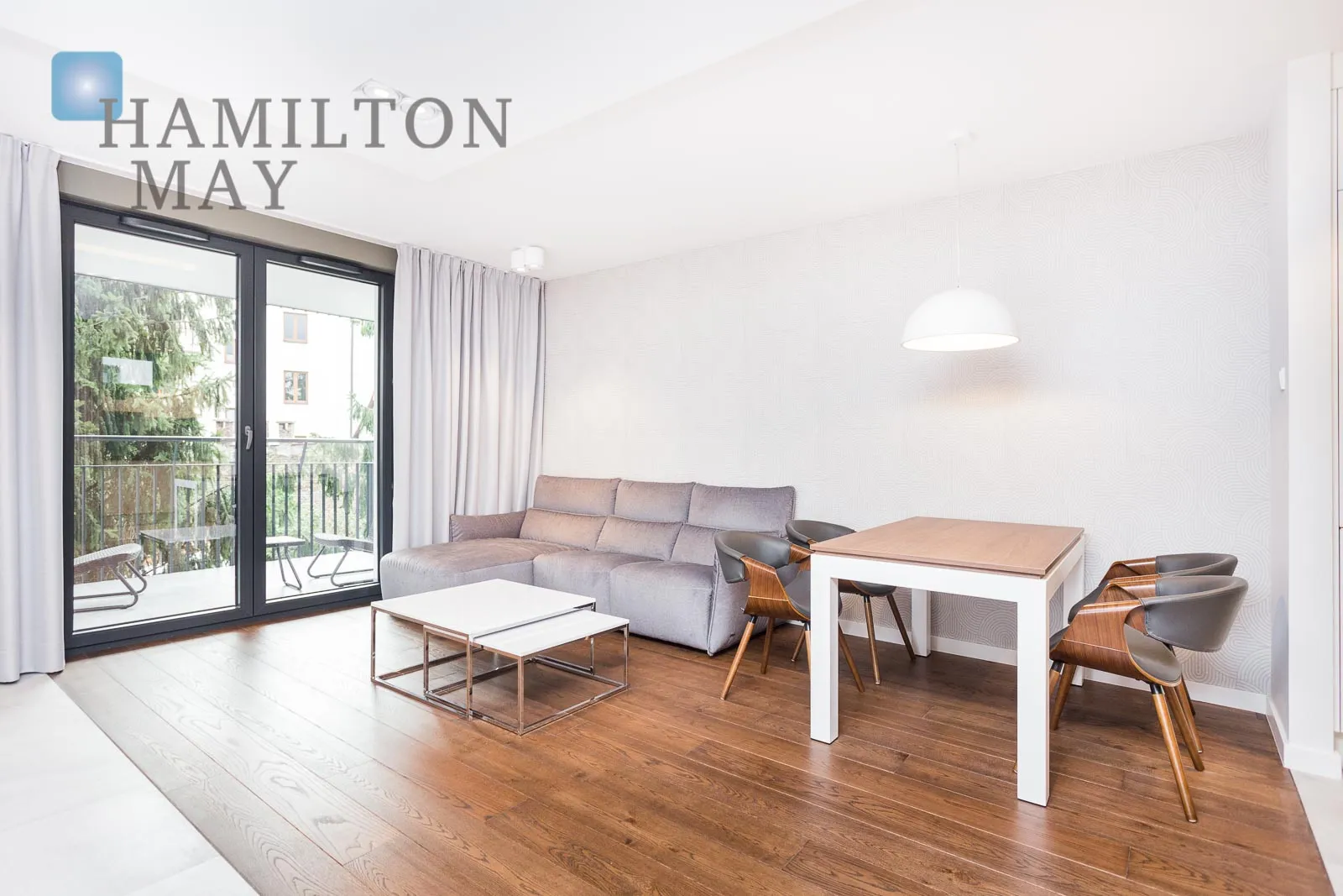 A modern, three-room apartment in the city center  - slider