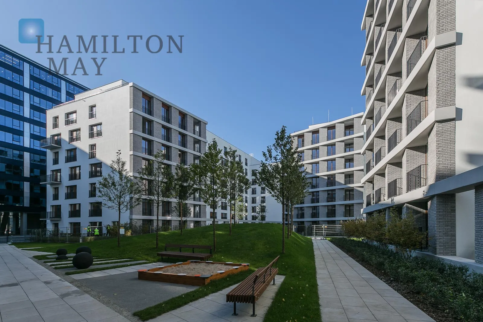 Продається простора квартира з балконом в Мокотові - slider