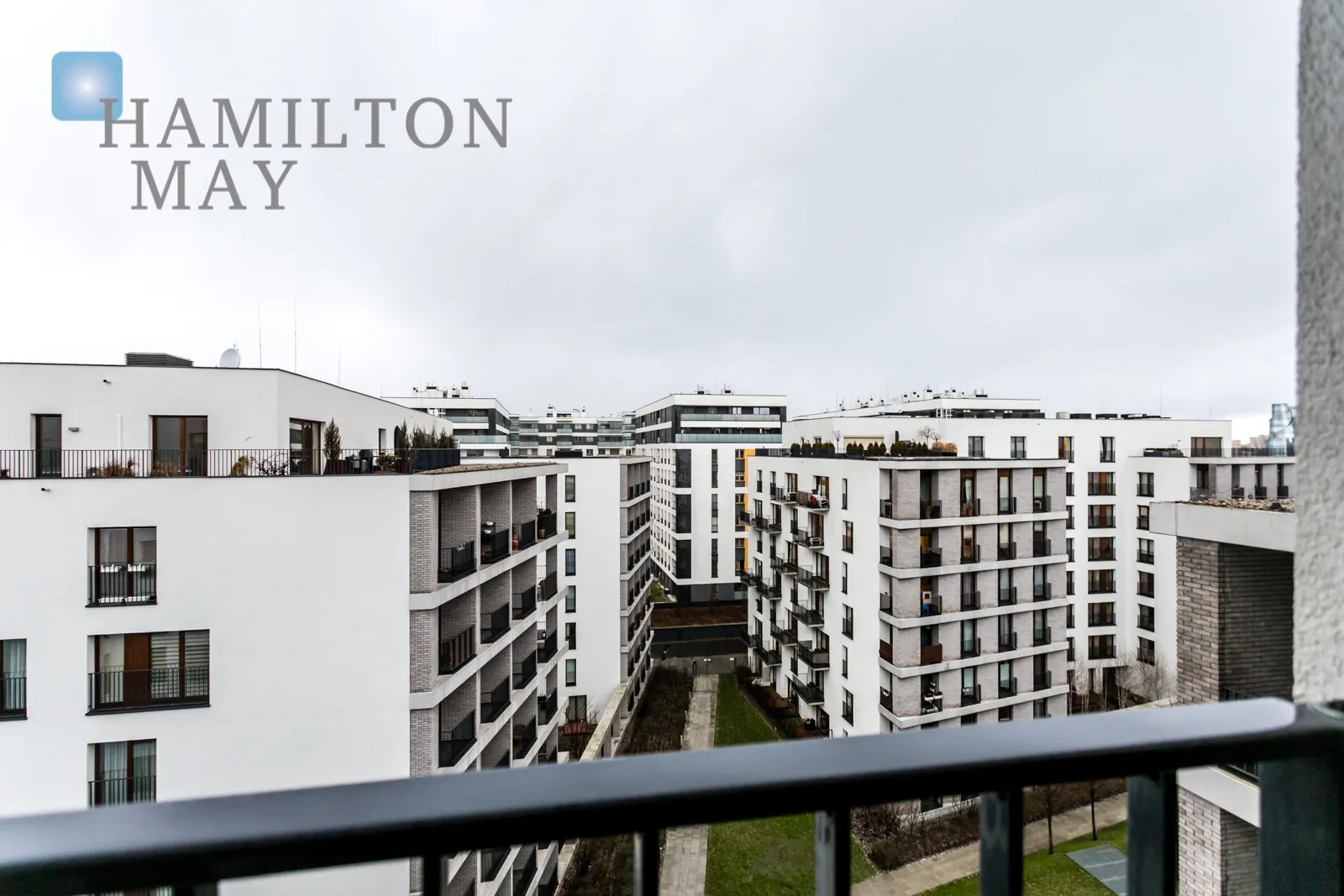 Продається простора квартира з балконом в Мокотові - slider