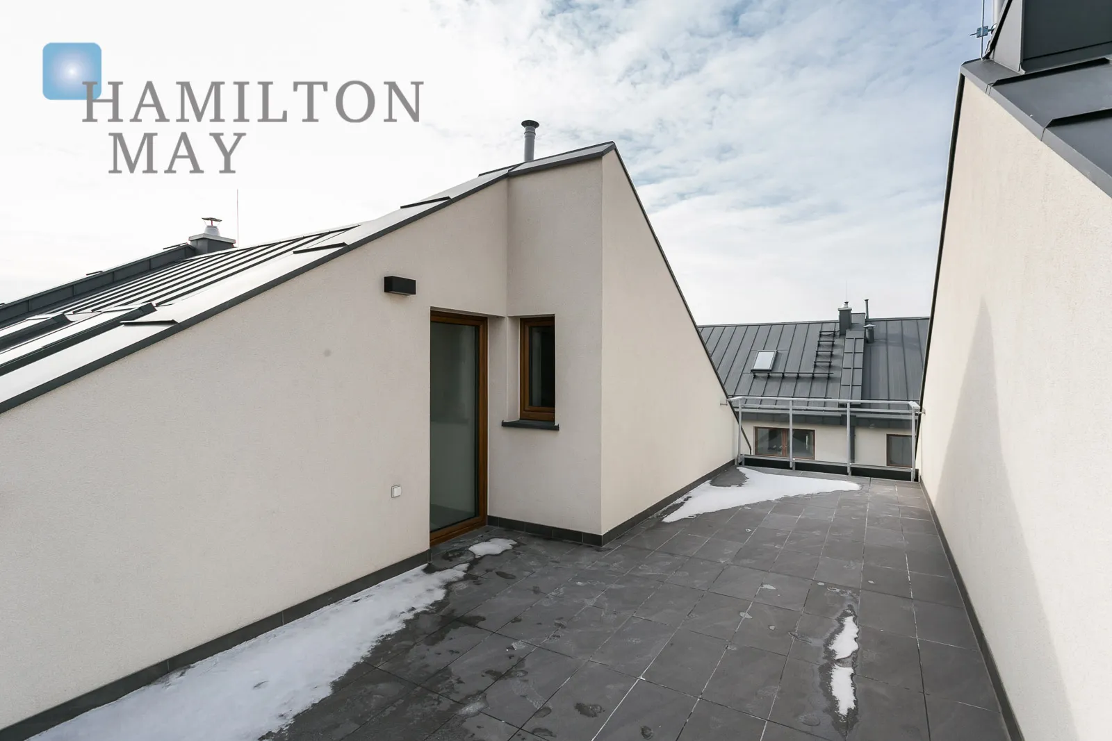 A beautiful, modern house in the Kapriola estate, right next to Miasteczko Wilanów - slider