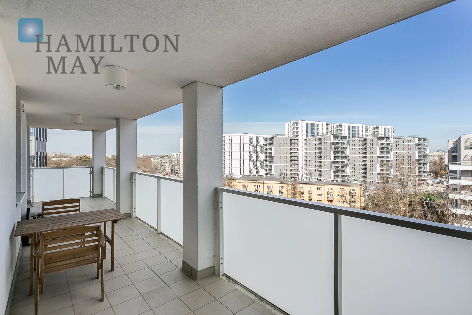 Unique, comfortable two bedroom apartment located in the Wola district - slider