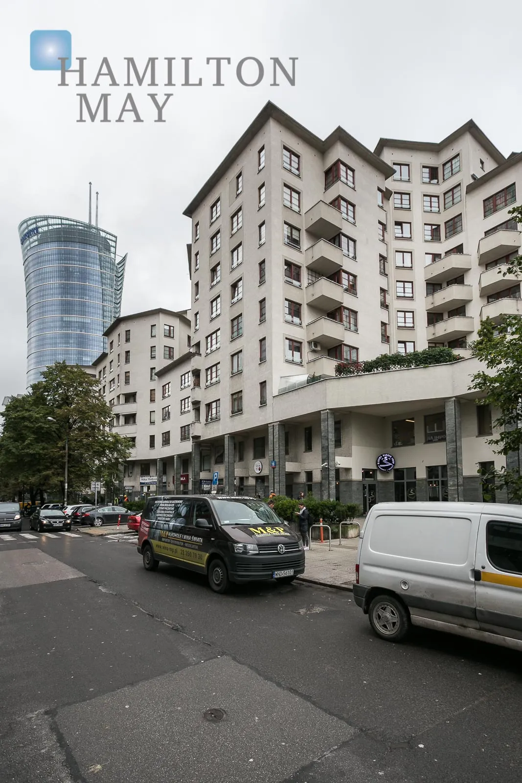 Unique apartment right by the Europejski Square - slider