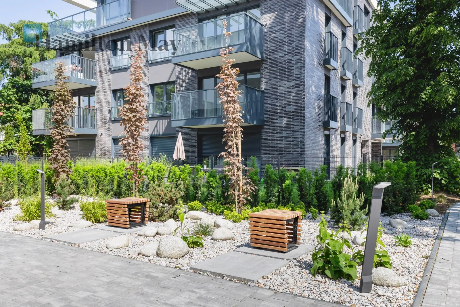 Bathrooms: 2 - slider