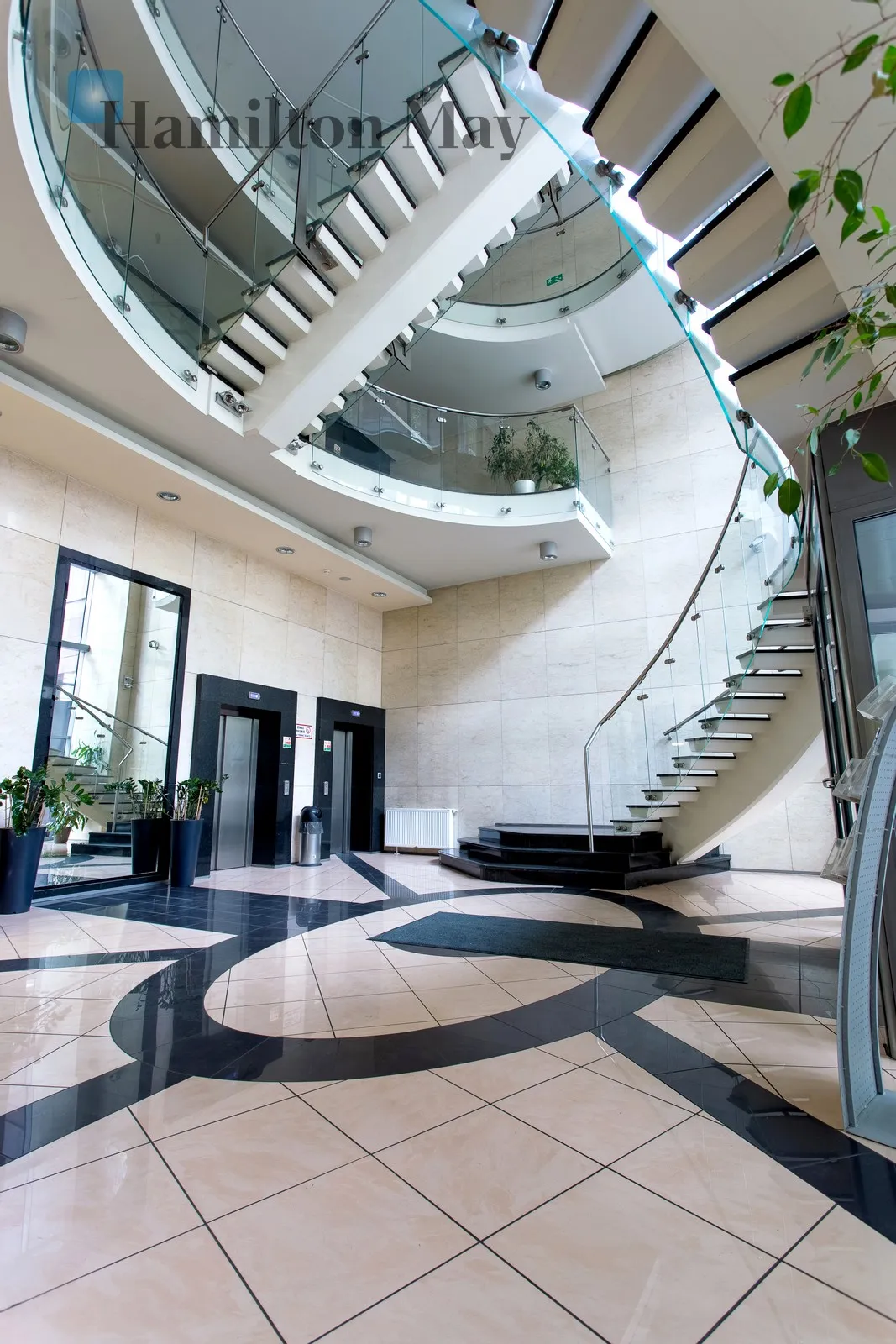 Distance to centre: 0.51 km Level: 4 Price: 3700 PLN Bedrooms: 1 - slider