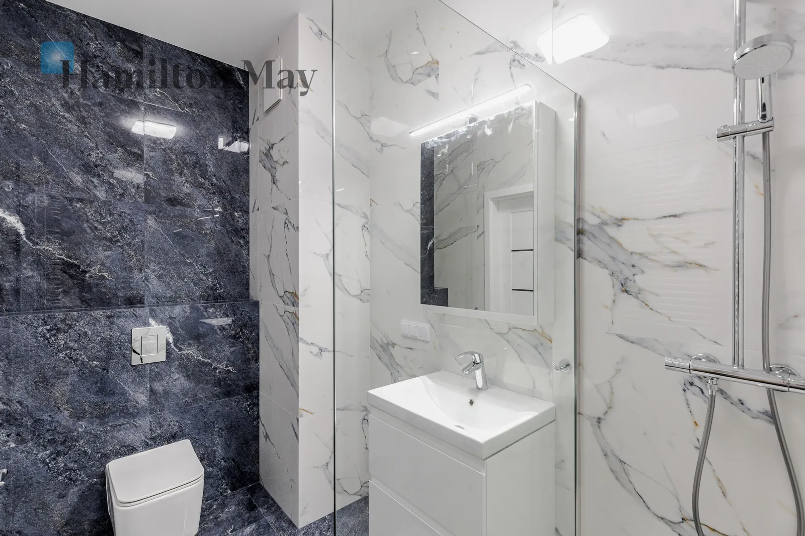Distance to centre: 2.11 km Level: 1 Price: 7000 PLN Bedrooms: 2 Bathrooms: 1 Size: 62m2 Price/m2: 113 PLN - slider