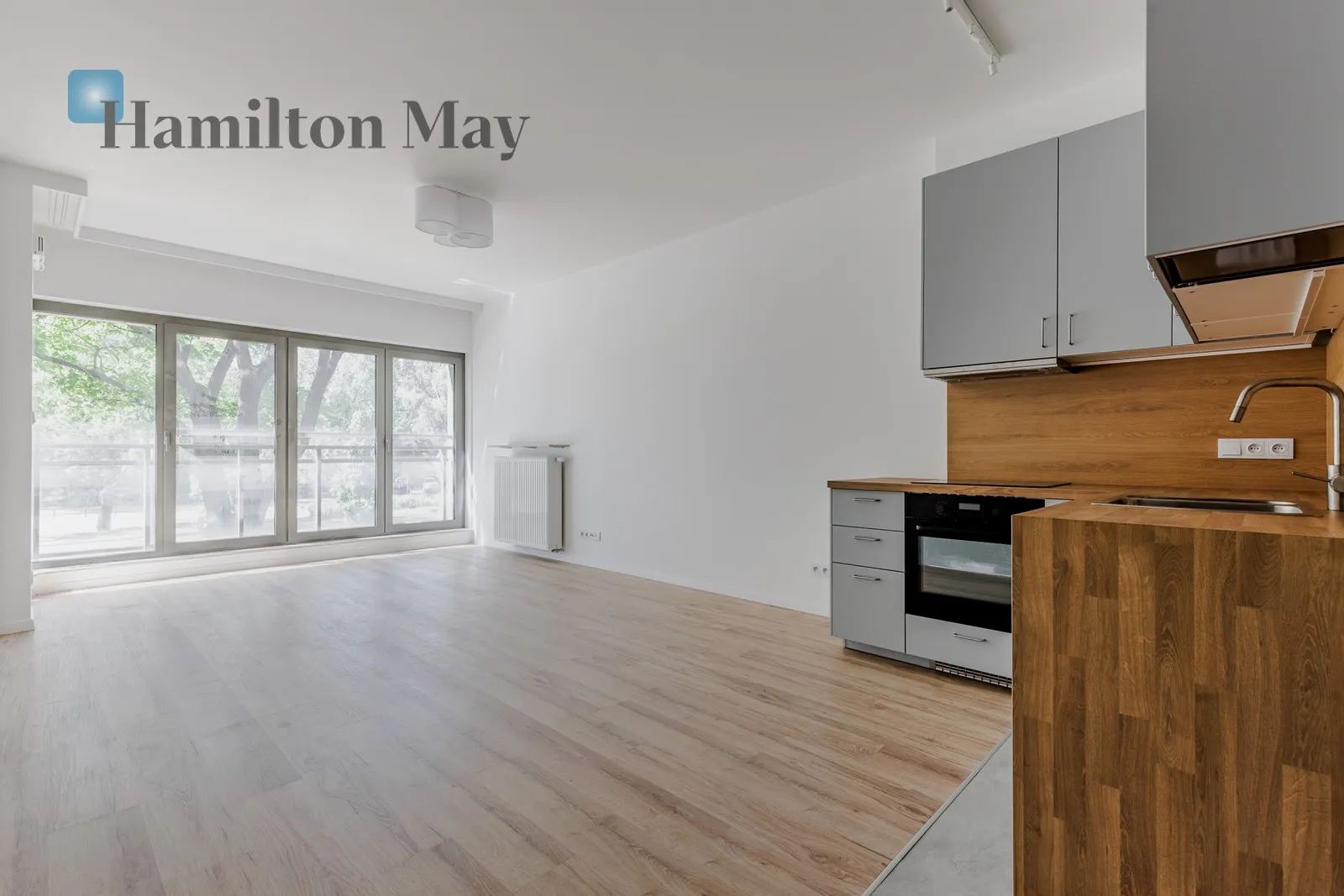 City: Warszawa Street: aleja "Solidarności" Region: Wola Distance to centre: 2.11 km Level: 1 Price: 7000 PLN Bedrooms: 2 Bathrooms: 1 Size: 62m2 Price/m2: 113 PLN - slider