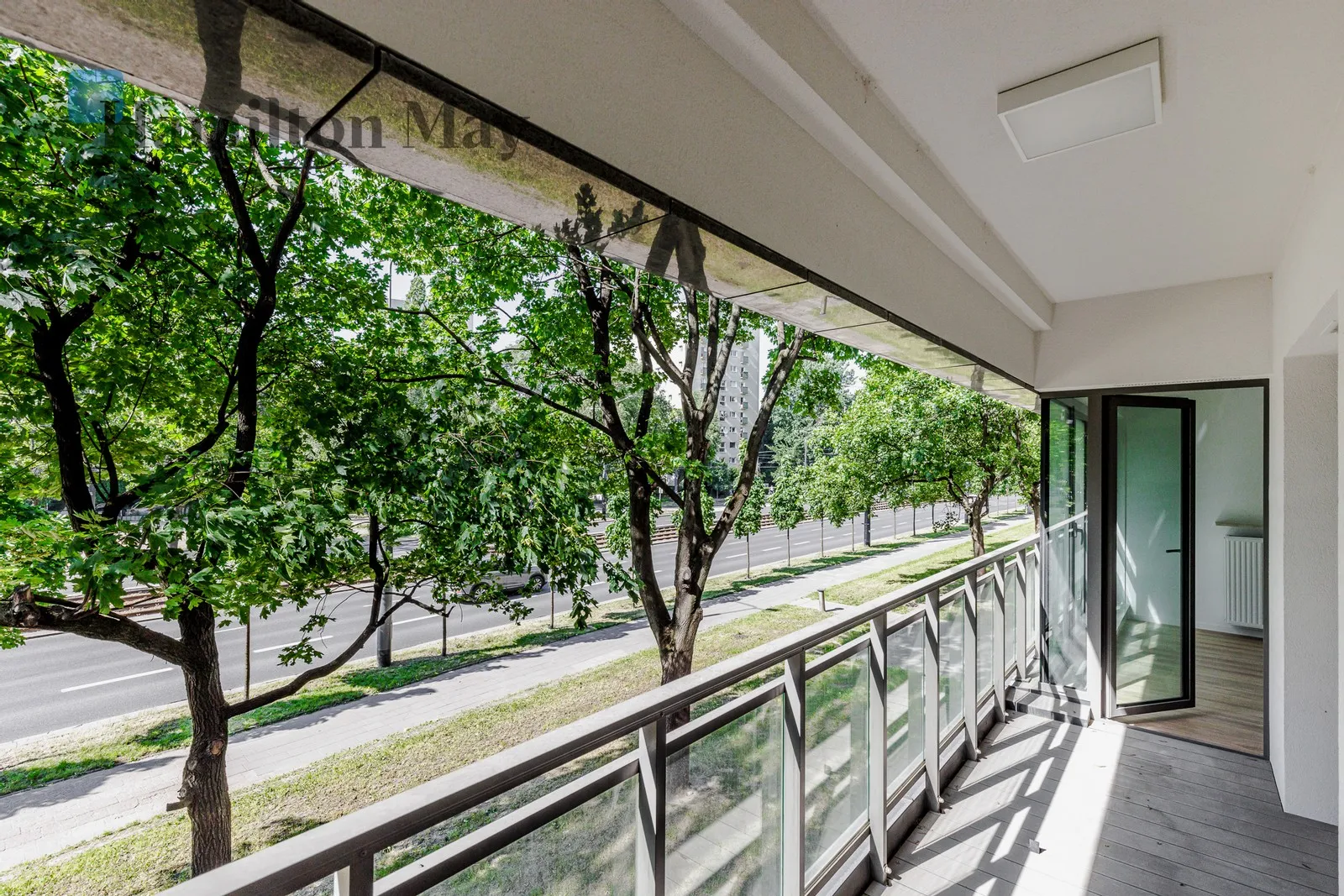 City: Warszawa Street: aleja "Solidarności" Region: Wola Distance to centre: 2.11 km Level: 1 Price: 7000 PLN Bedrooms: 2 Bathrooms: 1 Size: 62m2 - slider