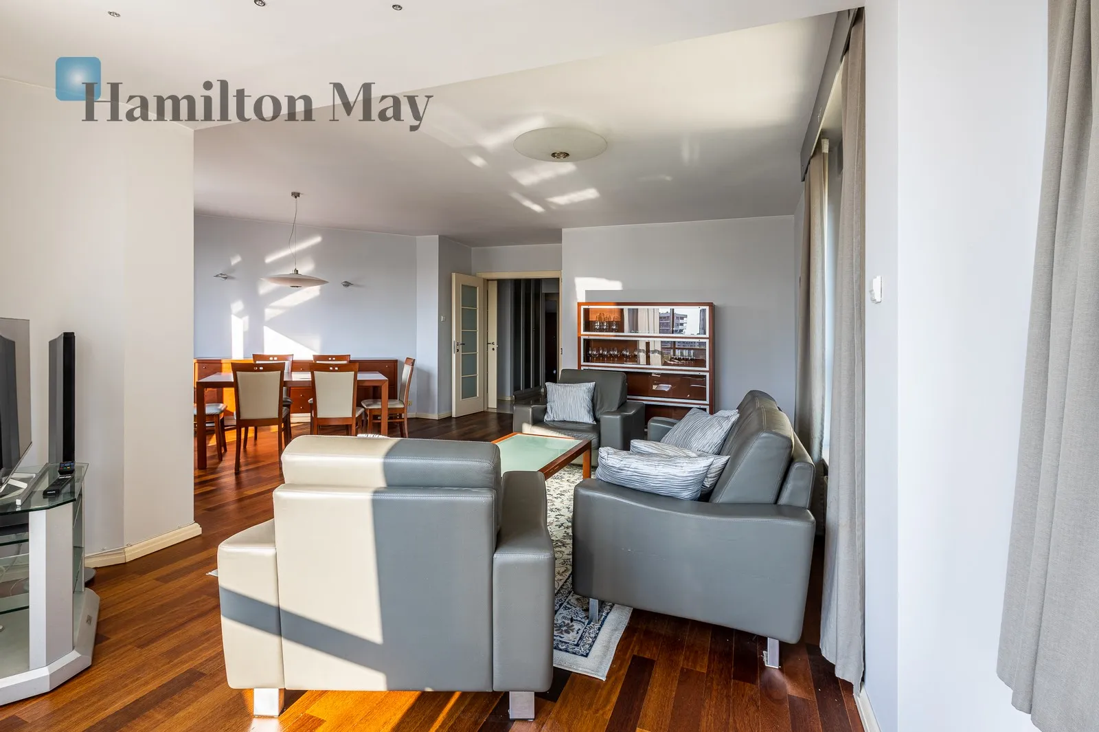 Distance to centre: 3.28 km Level: 5 Price: 8000 PLN Bedrooms: 2 Bathrooms: 2 - slider