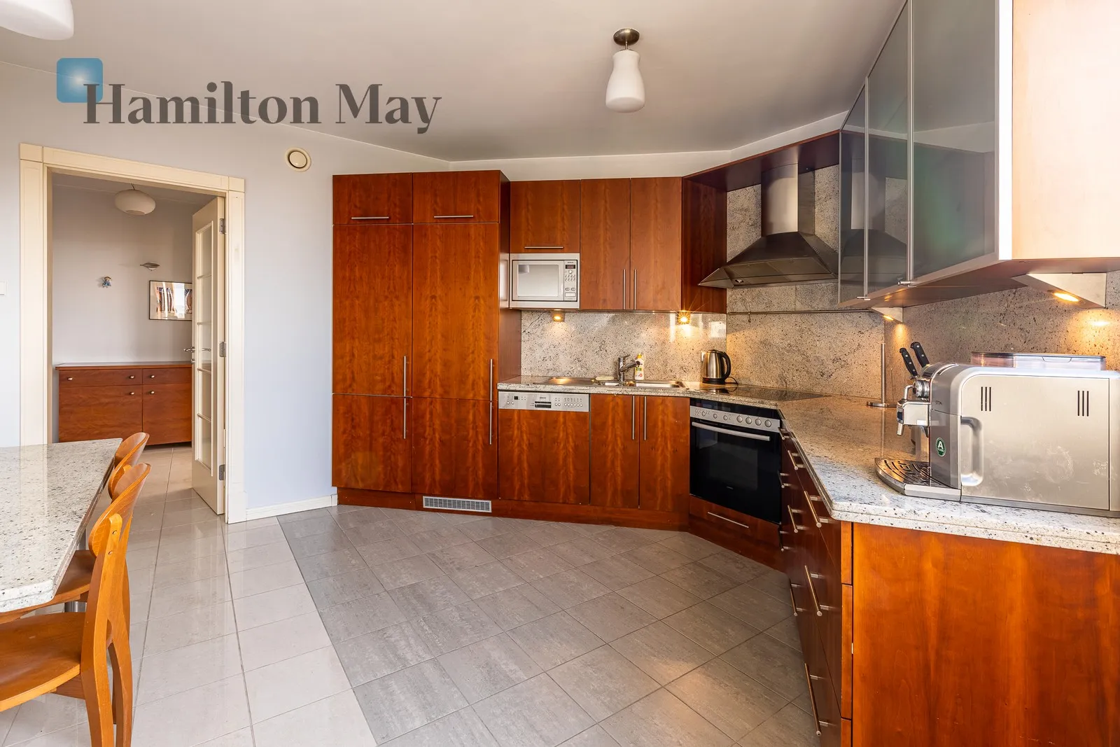 City: Warszawa Street: Zygmunta Słomińskiego Region: Śródmieście Subregion: Muranów Distance to centre: 3.28 km Level: 5 Price: 8000 PLN Bedrooms: 2 Bathrooms: 2 - slider