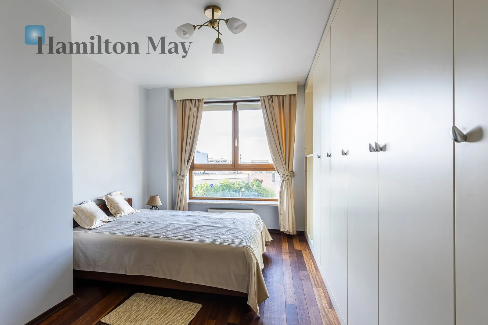 Region: Śródmieście Subregion: Muranów Distance to centre: 3.28 km Level: 5 Price: 8000 PLN Bedrooms: 2 Bathrooms: 2 Size: 120m2 Price/m2: 67 PLN - slider
