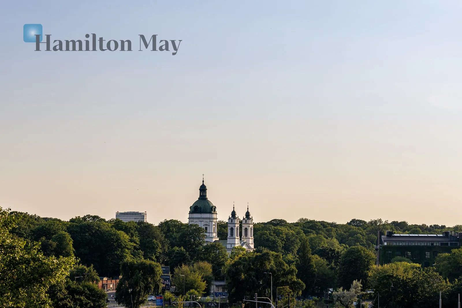 Region: Śródmieście Subregion: Muranów Distance to centre: 3.28 km Level: 5 Price: 8000 PLN Bedrooms: 2 - slider