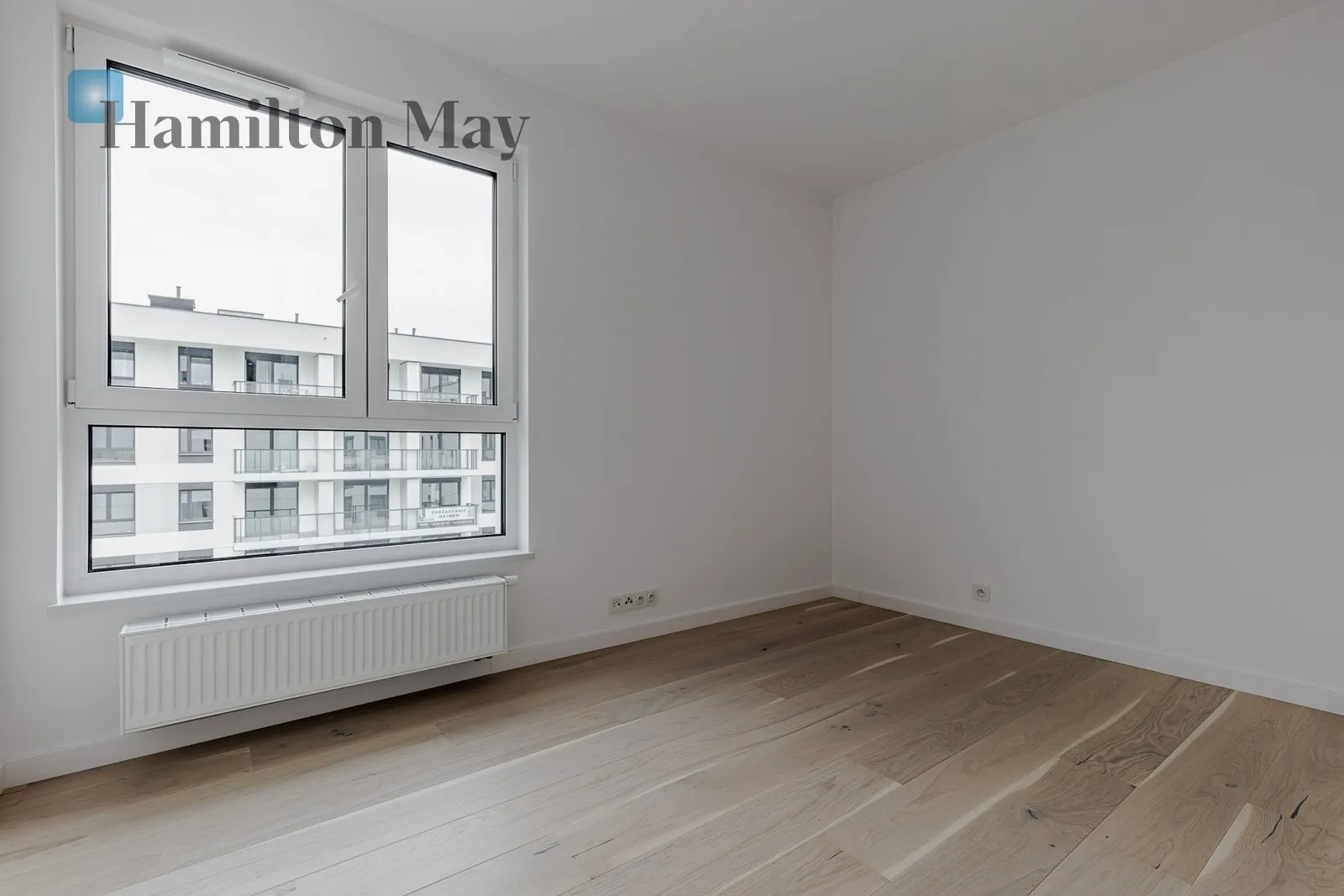 Street: Bokserska Region: Mokotów Subregion: Służewiec Distance to centre: 6.97 km Level: 5 Price: 7500 PLN Bedrooms: 2 - slider