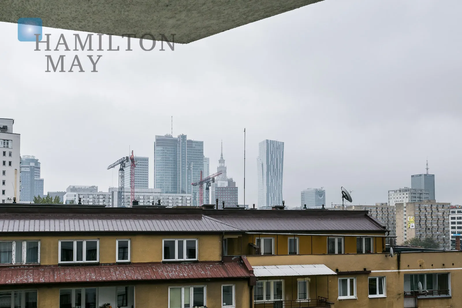 Unique apartment right by the Europejski Square - slider