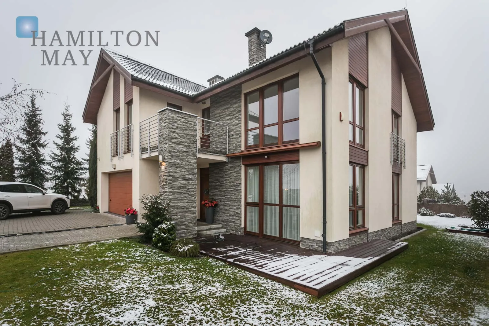 Просторий будинок з гарною ділянкою та сучасним закритим житловим комплексом на півночі Кракова | Маслом'янца - slider