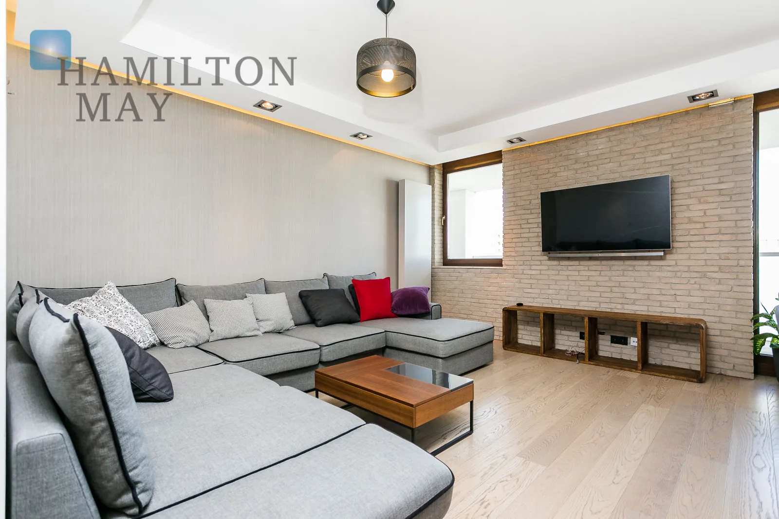 Unique, comfortable two bedroom apartment located in the Wola district - slider