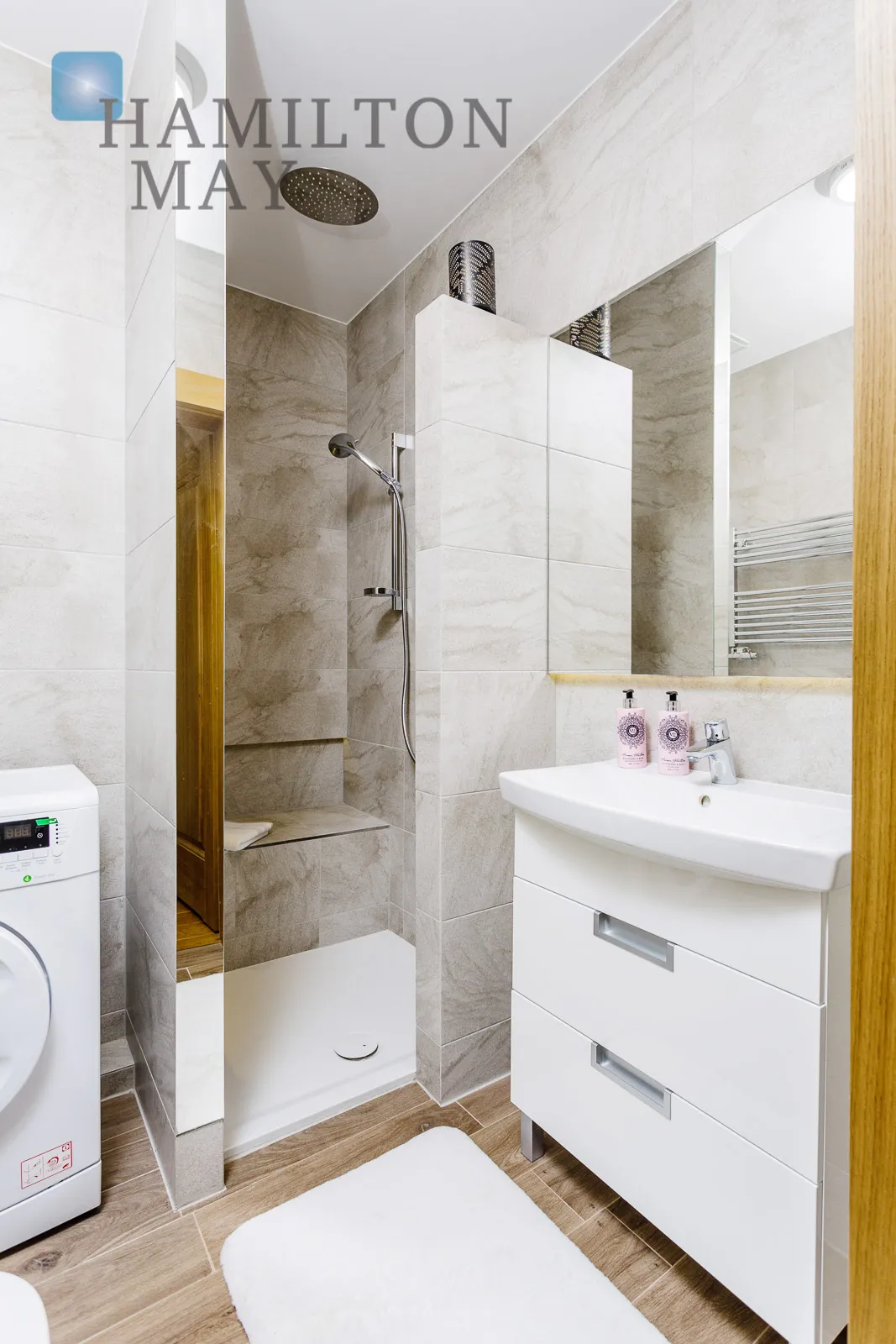 City: Warszawa Street: Domaniewska Region: Mokotów Subregion: Ksawerów Distance to centre: 5.2 km Level: 11 Price: 3200 PLN - slider